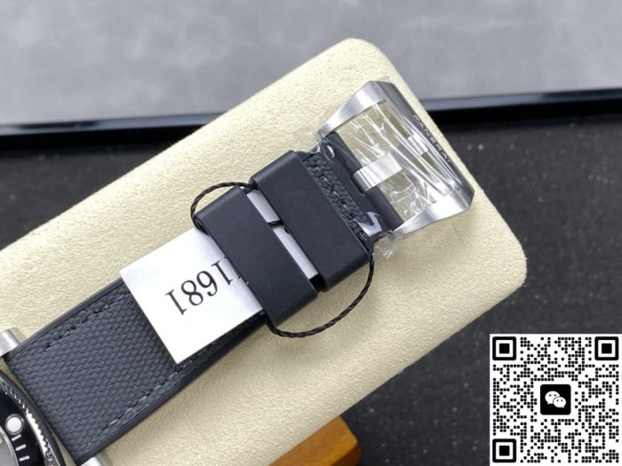 Replica Panerai Submersible PAM01681 VS Factory Ceramic bezel - Image 6