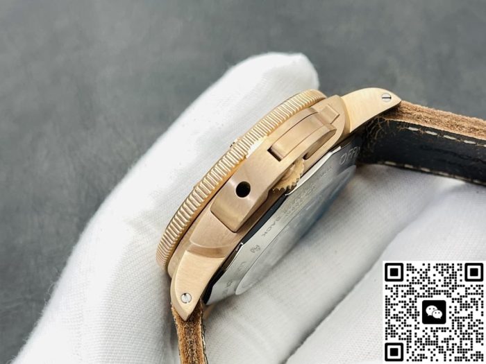 Replica Panerai Submersible PAM00382 VS Factory leather - Image 5