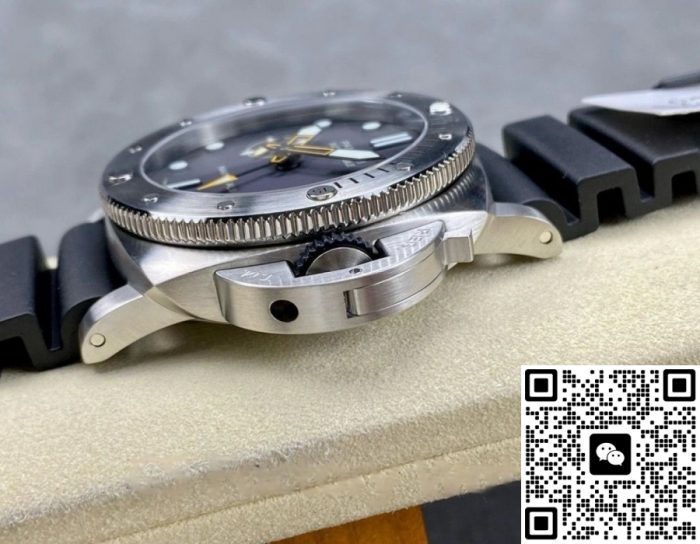 Replica Panerai Submersible PAM01323 VS Factory Luminous hour markers - Image 3