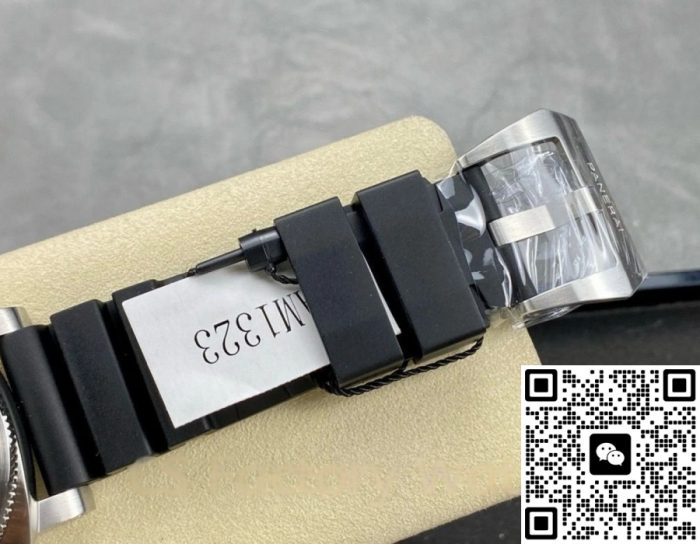 Replica Panerai Submersible PAM01323 VS Factory Luminous hour markers - Image 8