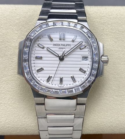 Replica Patek Philippe Nautilus 5711 GR Factory Date display