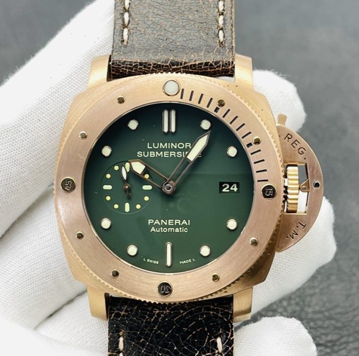 Replica Panerai Submersible PAM00382 VS Factory leather - Image 1