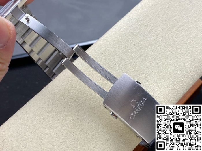 Replica Omega Seamaster 234.30.41.21.03.001 VS Factory Silver strap - Image 9