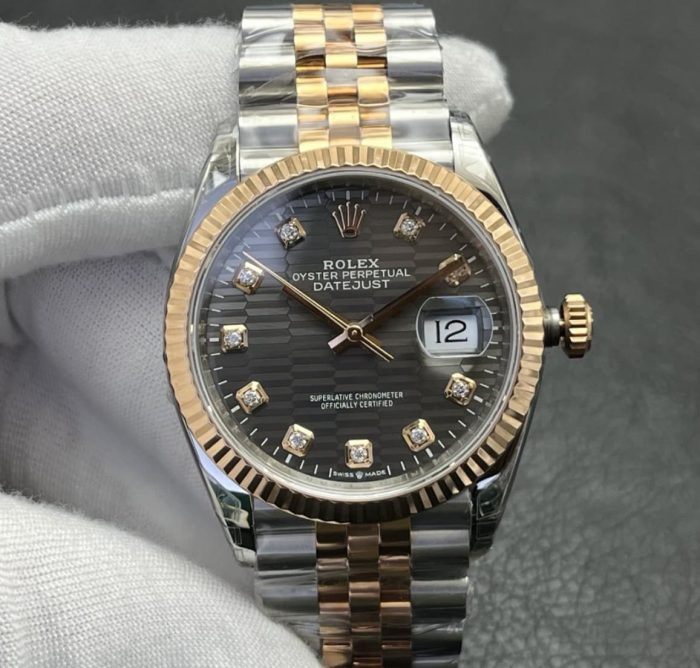 Replica Rolex Datejust m126231-0041 VS Factory Date display - Image 1
