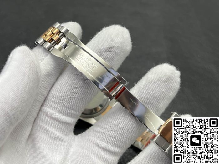 Replica Rolex Datejust m126231-0041 VS Factory Date display - Image 9