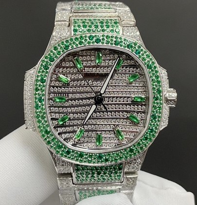 Replica Patek Philippe Nautilus 7118-1453G-001 GR factory sapphire crystal watch mirror