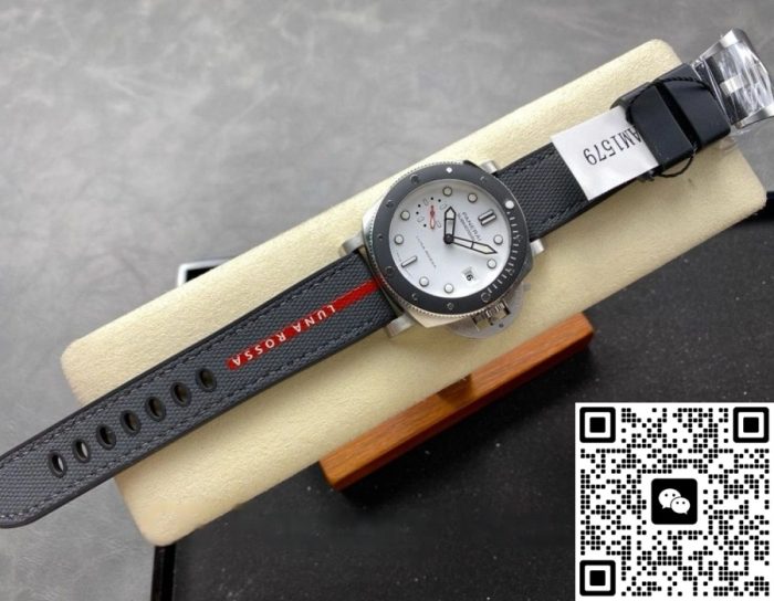 Replica Panerai Submersible PAM01579 VS Factory Rubber strap - Image 3
