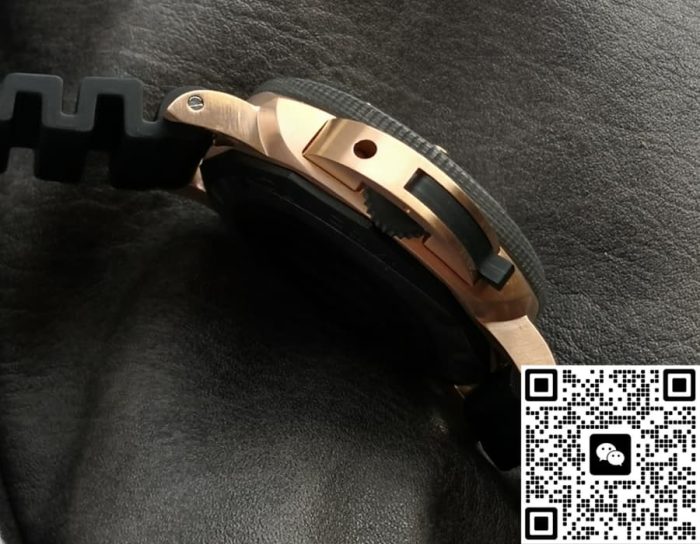 Replica Panerai Submersible PAM00684 VS Factory Rubber Strap - Image 8