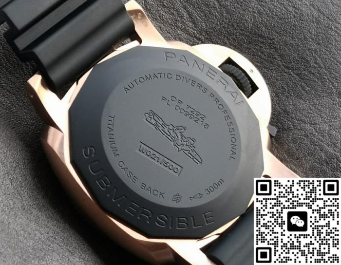Replica Panerai Submersible PAM00684 VS Factory Rubber Strap - Image 9